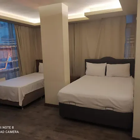 Center Hotel *
